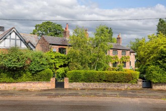 A charming Cottage on Alderley Road, Chelford