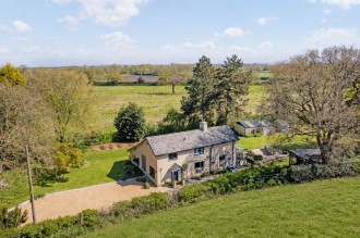 Charming Country Cottage on Cross Lane, Kermincham