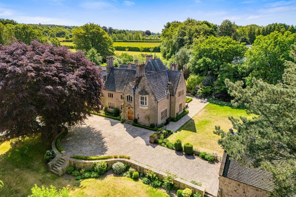 Macclesfield Road, Alderley Edge, SK9